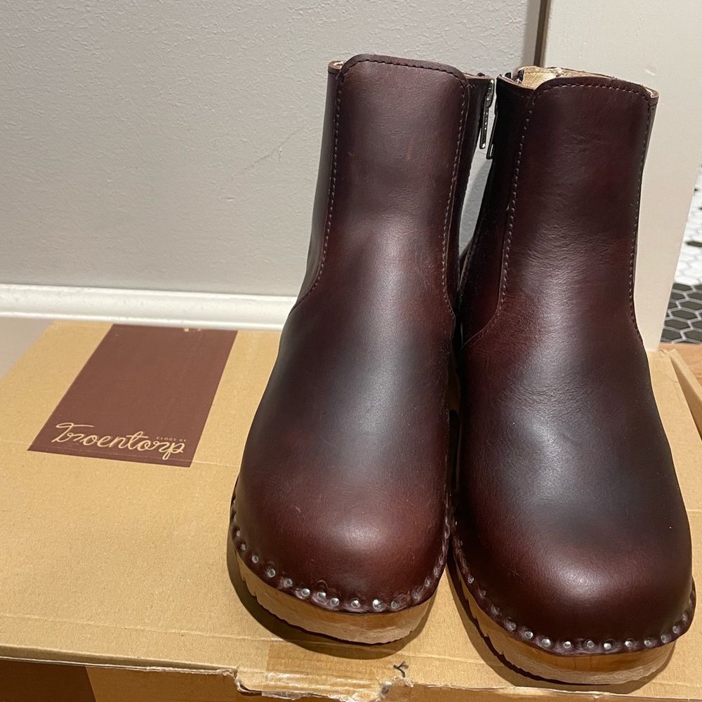 Troentorp Rockwell Bordeaux Clog Boots Imperfect